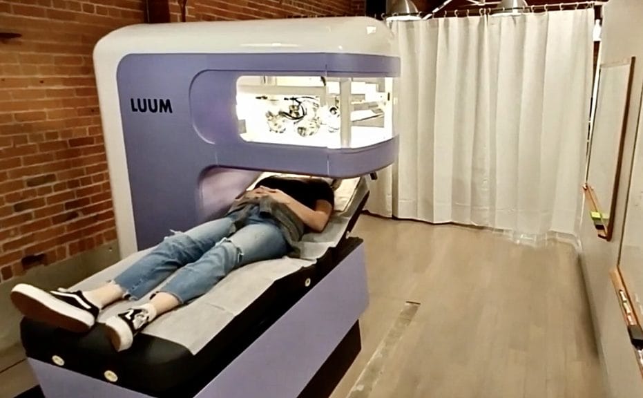 Woman getting her lashes done by Luum robot